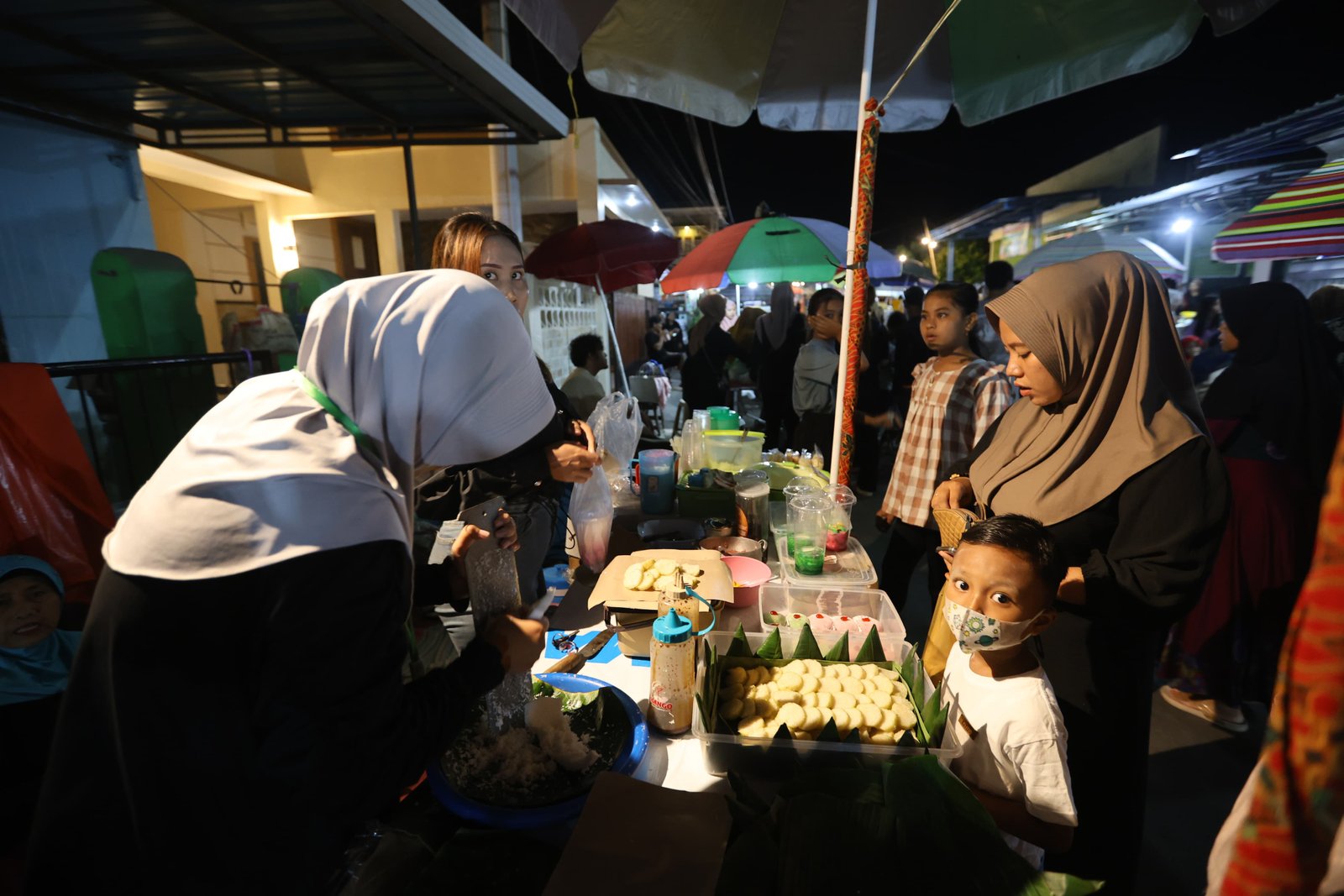Kreativitas Anak Muda Warnai Bazar Kuliner Kampoeng Cungking