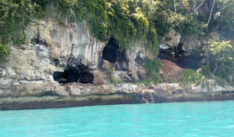 Teluk Biru, Keindahan Tersembunyi di Banyuwangi yang Sungguh Mempesona