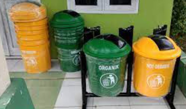 Terima Bantuan 1.000 Tong Sampah dari PT BSI, DLH Banyuwangi Beri Apresiasi