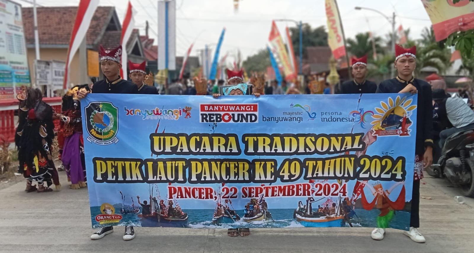 Ribuan Warga Banyuwangi Rayakan Petik Laut Pancer, PT BSI Berperan Aktif